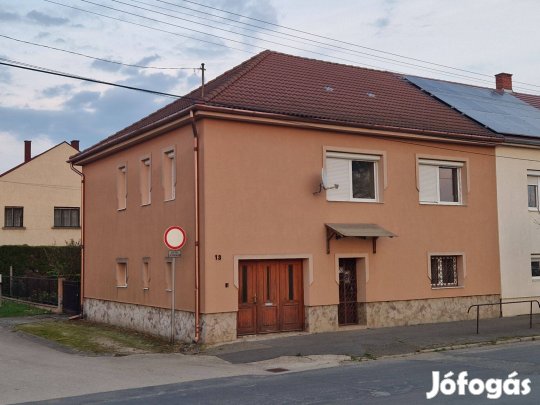 Üzlethelyiség és családi ház Szombathelyen eladó
