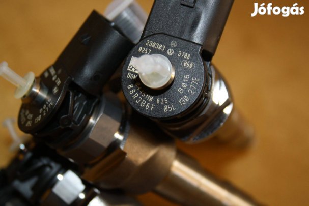 VAG 2.0 TDI Bosch gyári,új porlasztó 05L130277E 0445110835