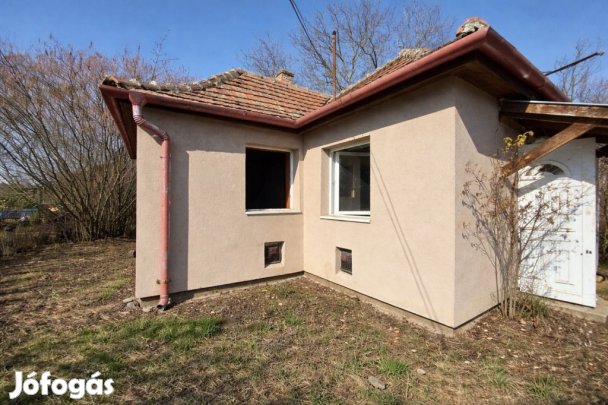 VELENCE ÚJTELEPI LAKÓÖVEZETBEN, 40 M2-ES LAKÓINGATLAN ELADÓ