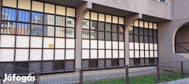 VIII Ker Csarnoknegyedben 85 nm 3 szobás felújított iroda kiadó 400000