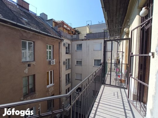 VIII. Kerület, Magdolna negyedben, 27 m2-es, társasházi lakás