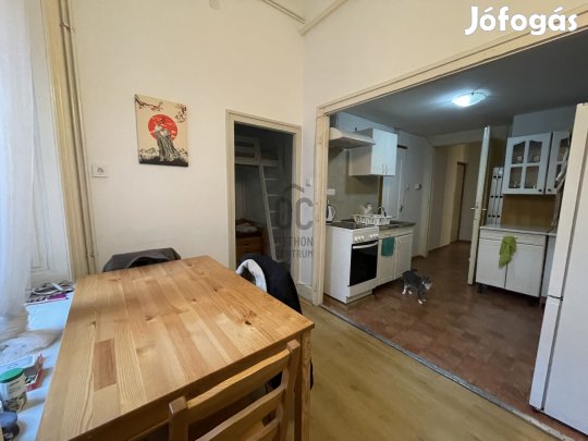 VIII. kerületi eladó tégla társasházi lakás