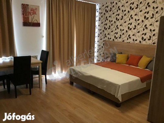 VIII kerület Kisfaludy utcában 30 m2-es GARZON