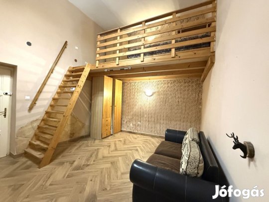 VII. Kerület, Almássy tér, 44 m2-es, társasházi lakás, 2 szobás