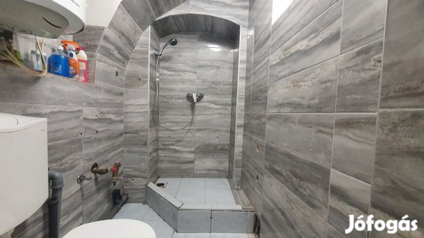 VII. Kerület, BARCSAY utca, 68 m2-es, üzlethelyiség utcai bejárattal