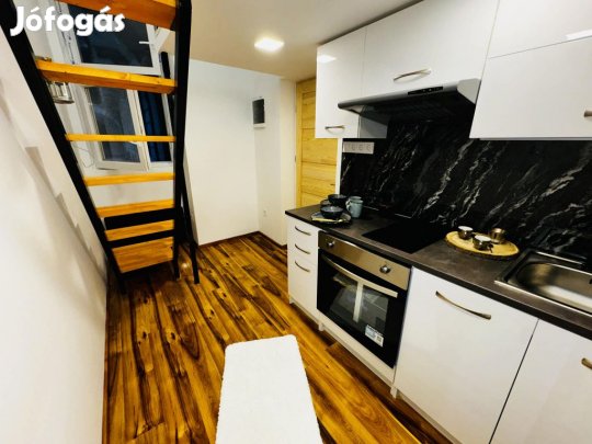 VII. Kerület, Blaha Lujza tér közelében, 38 m2-es, társasházi lakás