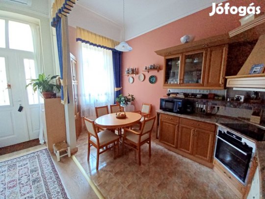 VII. Kerület, Kertre néző, Városligetnél Dembinszky utca, 82 m2-es,