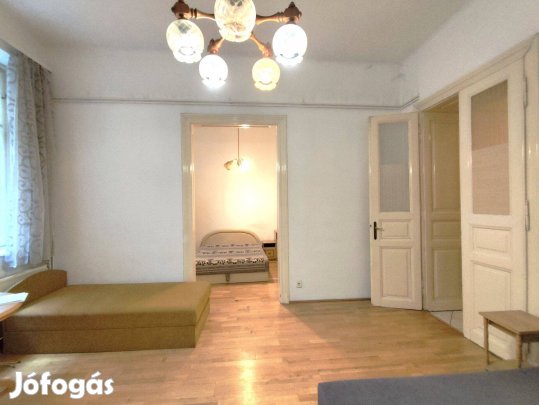 VII. ker., a Nagykörút szomszédságában, csendes mellékutcában lakás