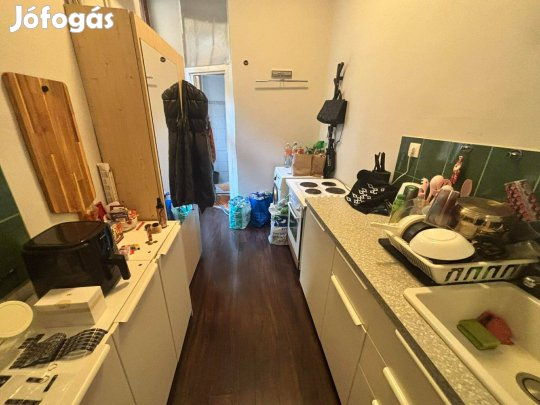 VII. kerületben a Kazinczy utcában eladó lakás