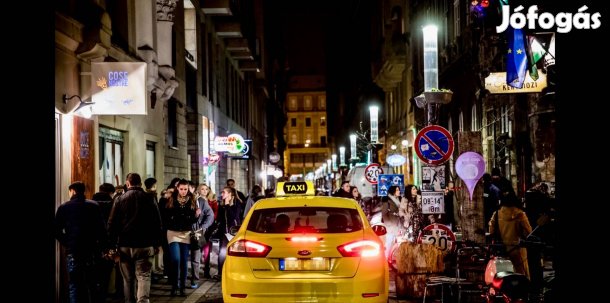 VII.ker. Belváros Szívében,Bulinegyed, Akácfa Utca Melegkonyhás Üzlet