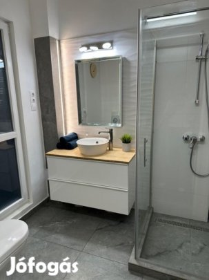 VI. Kerület, Epreskert közelében, 79 m2-es, társasházi lakás, 3+1