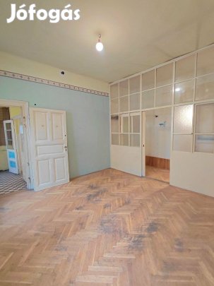 VI. kerületben Oktogon tér 4-ben eladó lakás