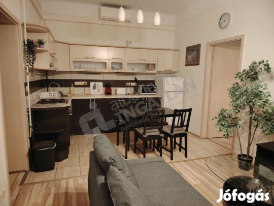 VI. kerületben a  Bajcsy-Zsilinszky úton 55 m2-es 3 szobás