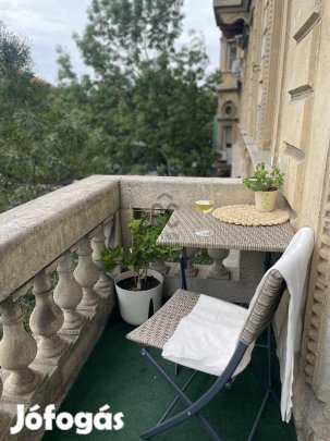 VI. kerületi eladó tégla társasházi lakás