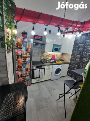 VI. kerületi eladó tégla társasházi lakás