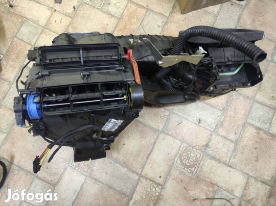 VW Caddy IV 2015-2020 fűtés box klímás