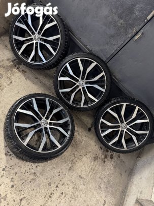 VW Gyári alufelni 5x112 7.5jx19 et51 jó téligumival!