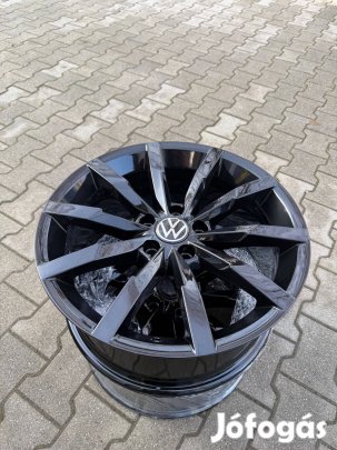 VW Monterey lakk fekete gyári garnitúra eladó! 8x18 ET44