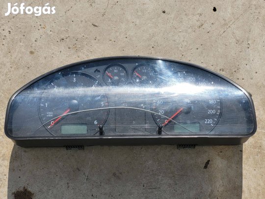 VW Transporter T5 kilométeróra 88 311 346 (sérült a plexi)