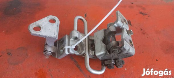 VW Volkswagen Golf 5 03- Bal hátsó ajtó zsanér tartó 2623