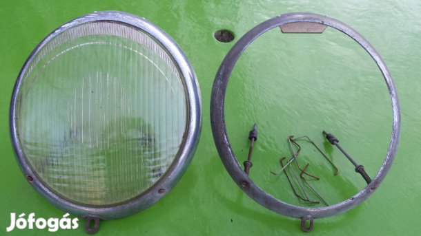 VW bogár lámpakeretek, az egyik üveggel
