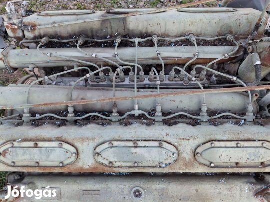 V-12-es harckocsi motor, tank engine