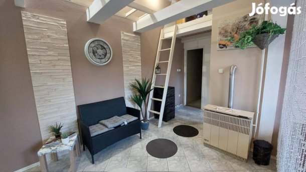 Vác Deákváron garzon kedvező áron eladó