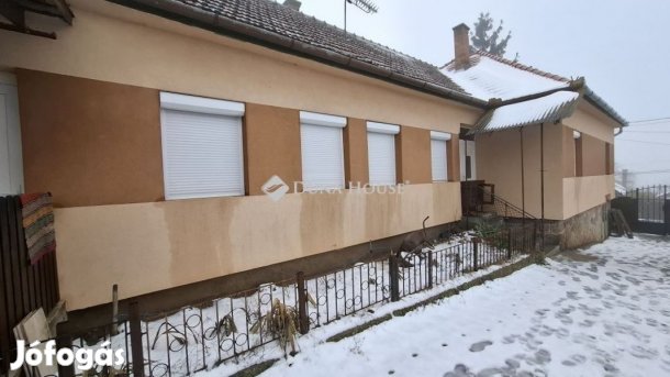 Vácegresi 116 nm-es ház eladó