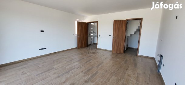 Váci eladó új építésű tégla ikerház