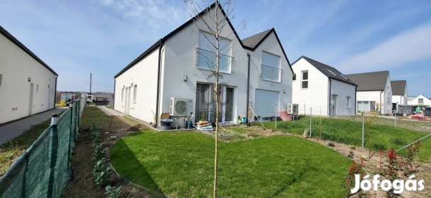 Váci eladó új építésű tégla ikerház