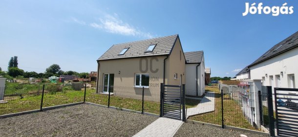 Váci eladó új építésű tégla sorház