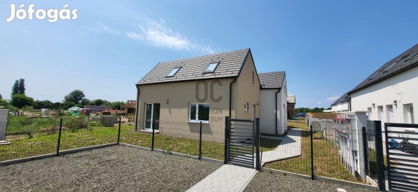 Váci eladó új építésű tégla sorház