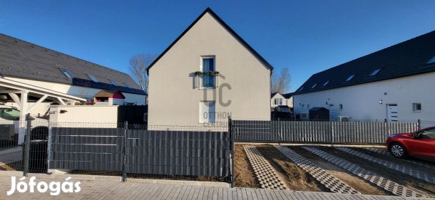 Váci eladó új építésű tégla sorház