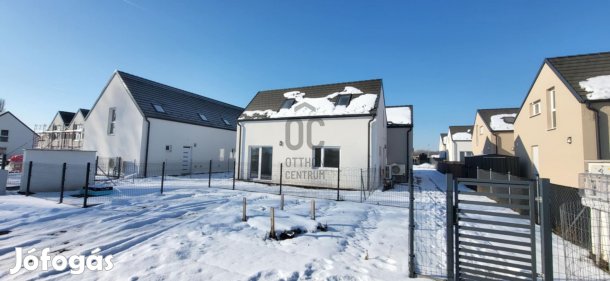 Váci eladó új építésű tégla sorház