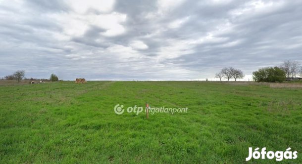 Vácszentlászlói 861 nm-es telek eladó