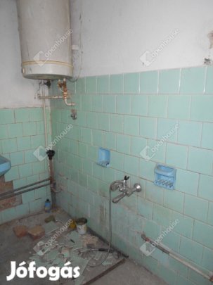 Vadása tó közeli felújítandó  családi ház.