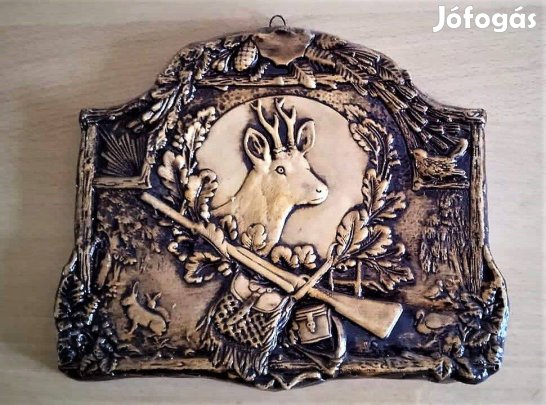 Vadászati témájú, szarvast ábrázoló domborműves falikép