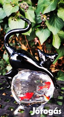 Vadászó cica az akváriumnál - muránói műalkotás