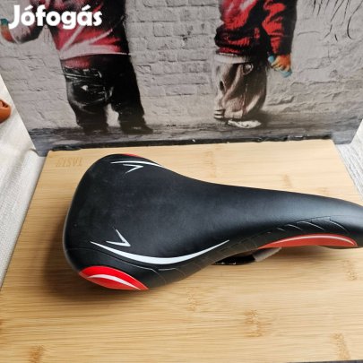 Vader piros fekete kerékpár nyereg 290gr 14cm szél 28cm hossz