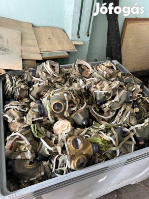 Vadonat új gázállarcok szűrővel, tartozékokkal