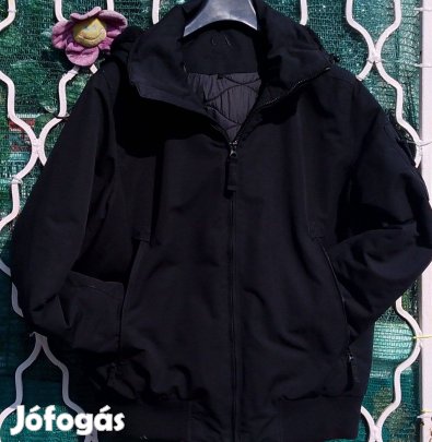 Vadonatúj ,férfi divatos,kapucnis,cipzáras sport átmeneti kabátomat