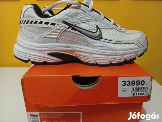 Vadonatúj állapotú Nike 38-as sportcipő 
