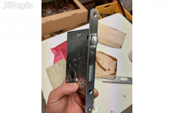 Vadonatúj görgős portálzár