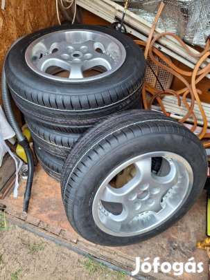 Vadunat új 5x114,3 16col felni ,új 205/55/16 Nexen nyárigumival