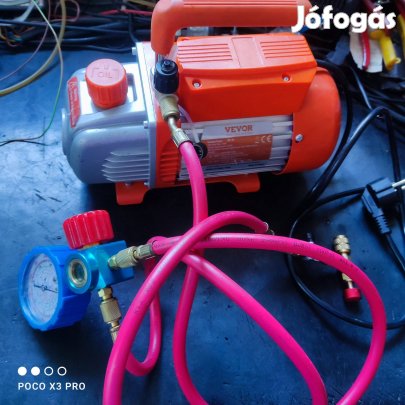 Vákuum szivattyú tömlővel és órával