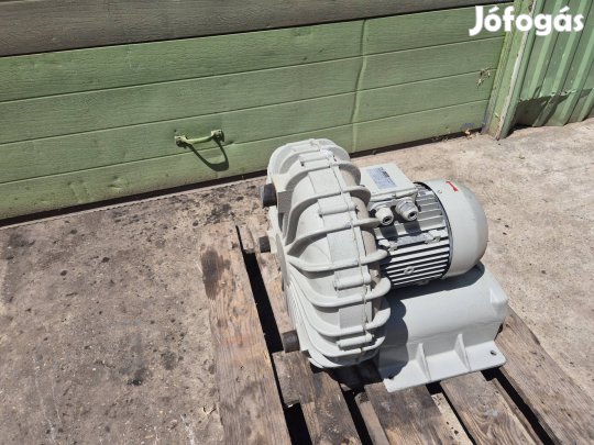Vákuumszivattyú,  oldalcsatornás,  380 V., 5.5 Kw.