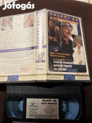 Valaki az ajtó mögött akció vhs
