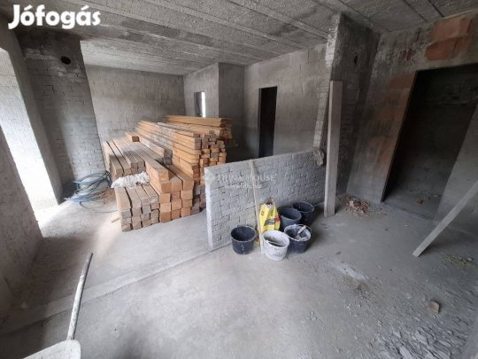 Vállalkozás, telephely számára jól megközelíthető helyen