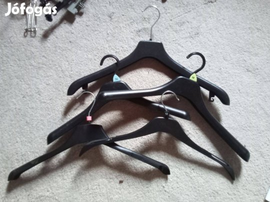 Vállfák, műanyag és fém