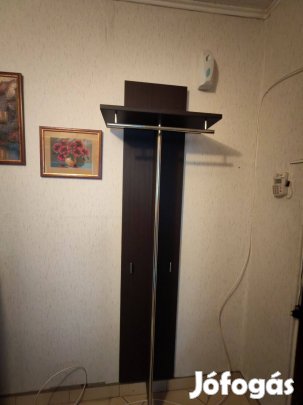 Vállfatartós előszobafal